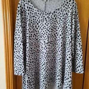 Plus size Black and gray top